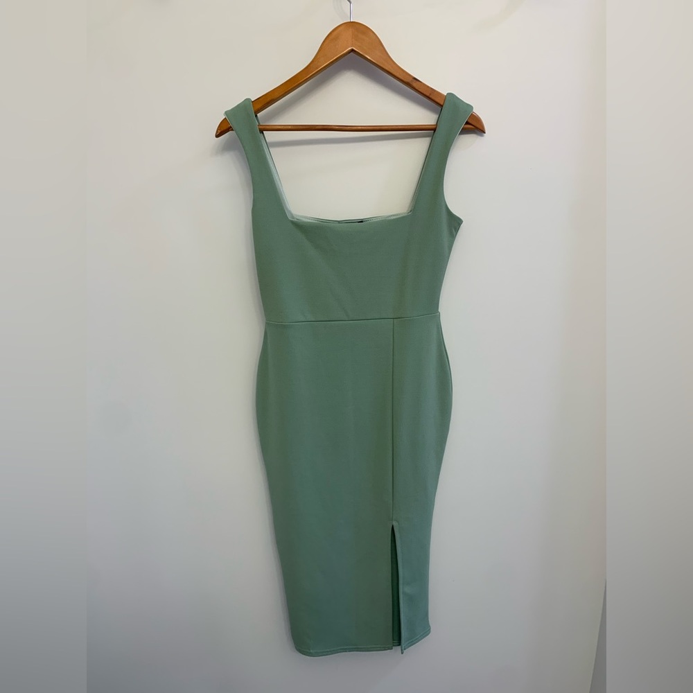 Squarin to go midi dress from Nasty Gal. Sage green, midi, form-fitting dress